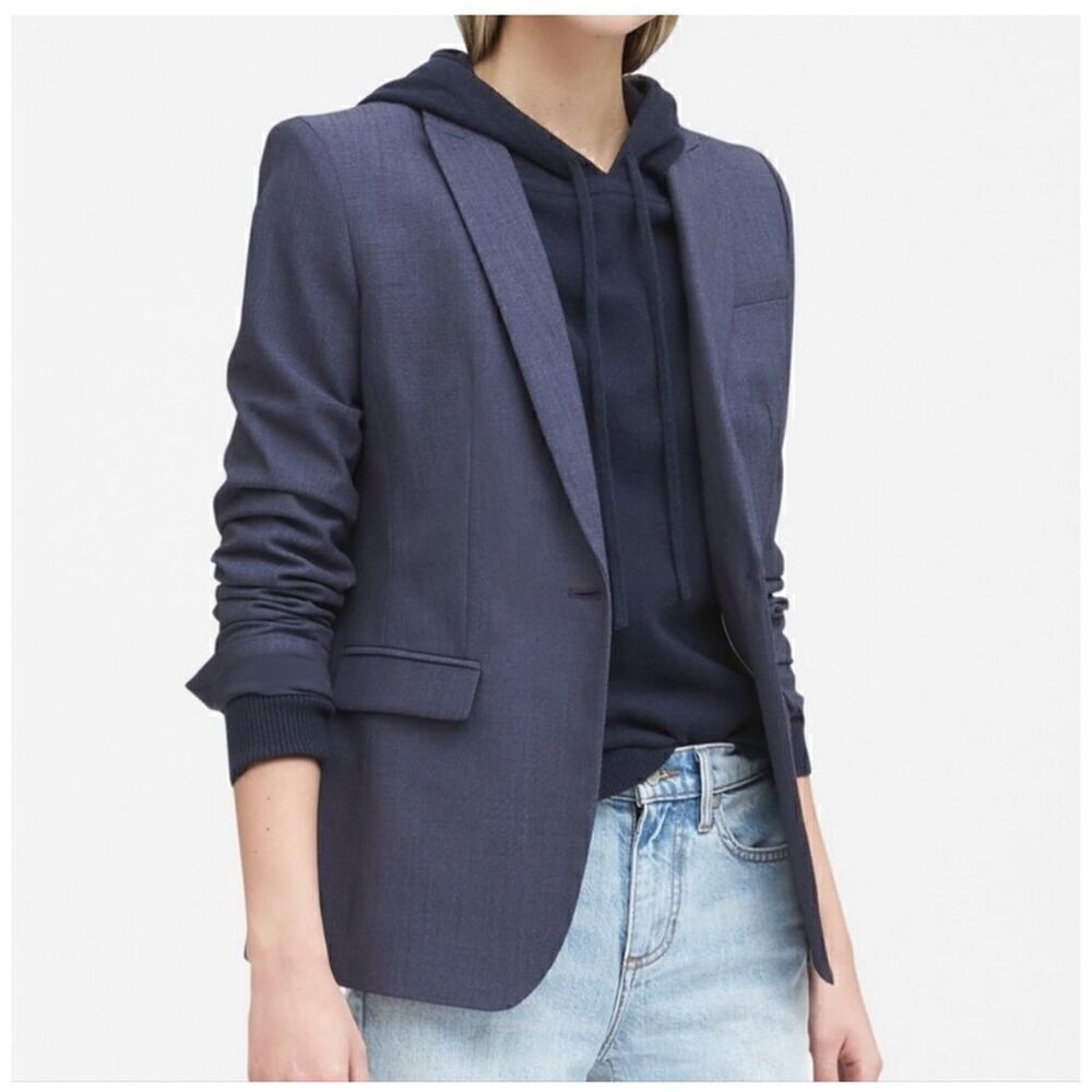 Banana Republic Women’s Wool Blend Navy Long and Lean Single Button Closure Blaz